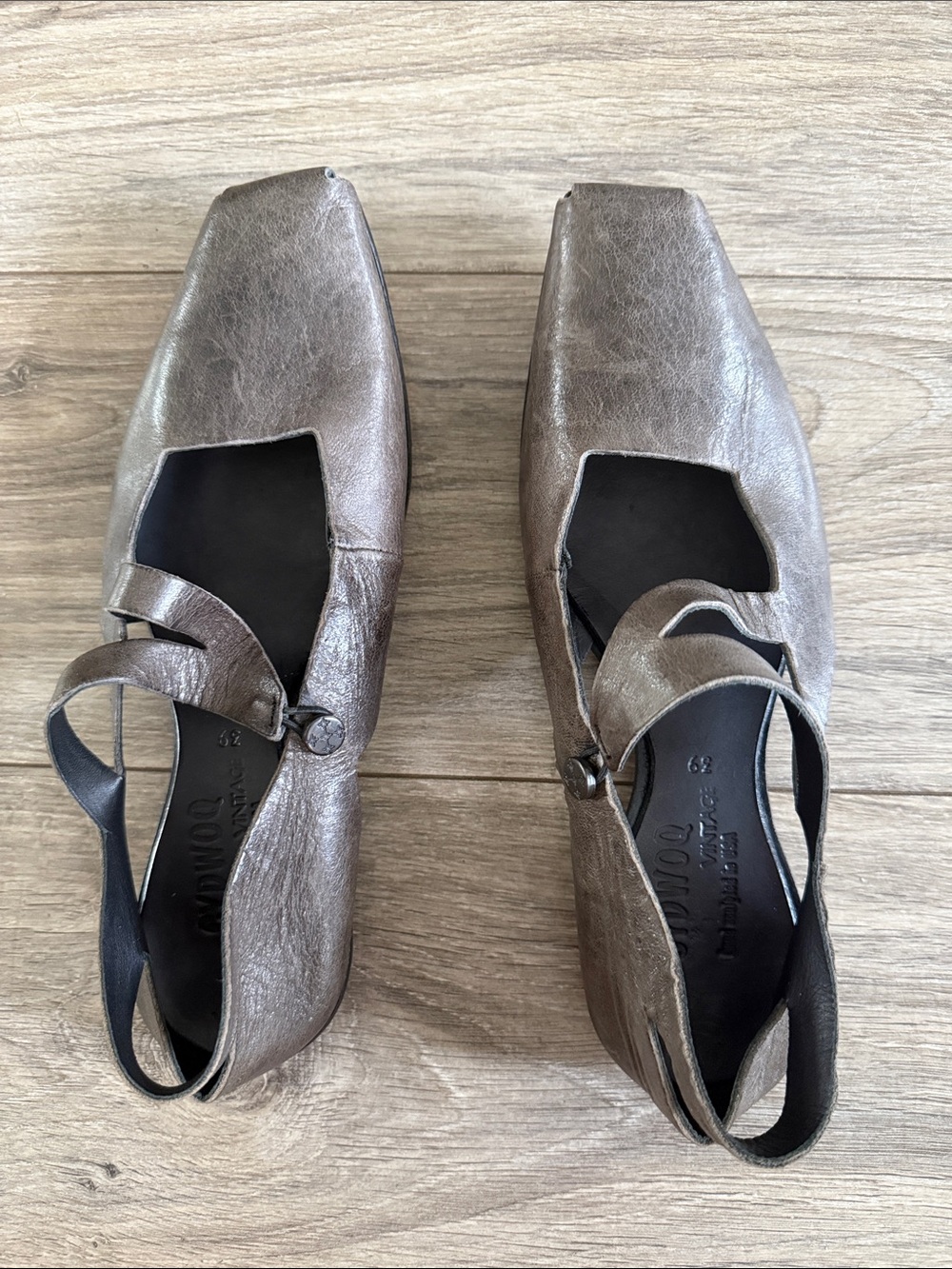 CYDWOQ GRAY SILVER LEATHER FLAT LOAFERS COMFORT 39 HAND MADE USA